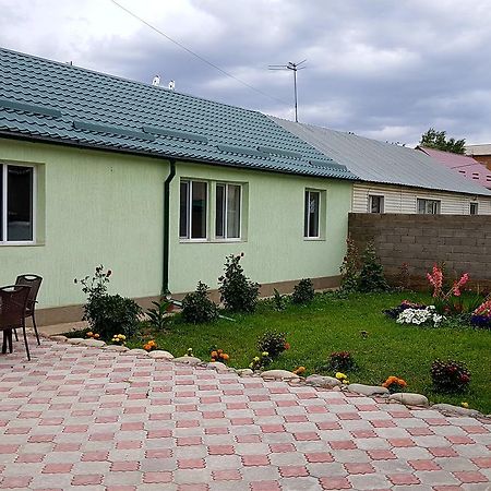 Datka Guest House Naryn Екстер'єр фото