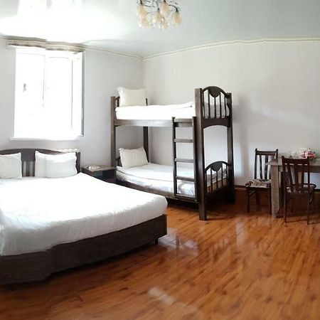 Datka Guest House Naryn Екстер'єр фото