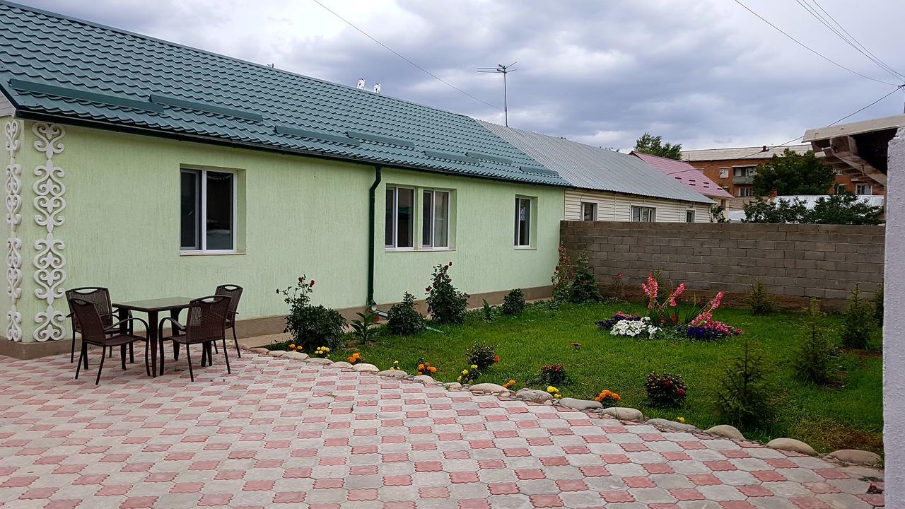 Datka Guest House Naryn Екстер'єр фото