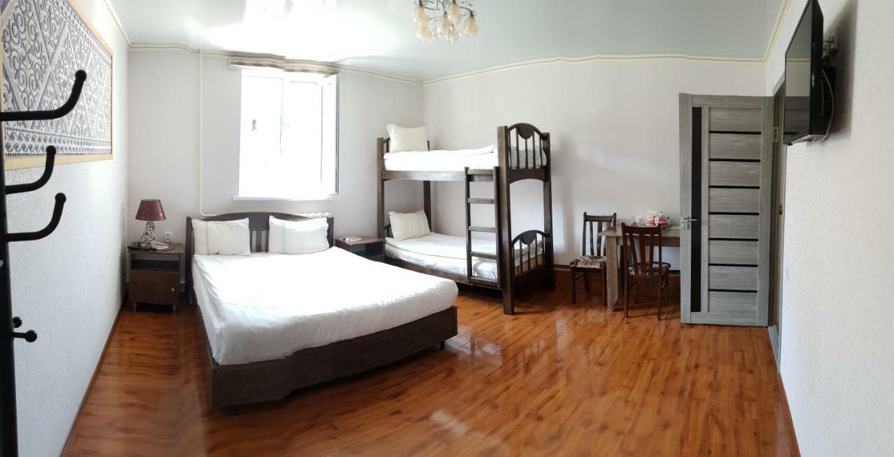 Datka Guest House Naryn Екстер'єр фото